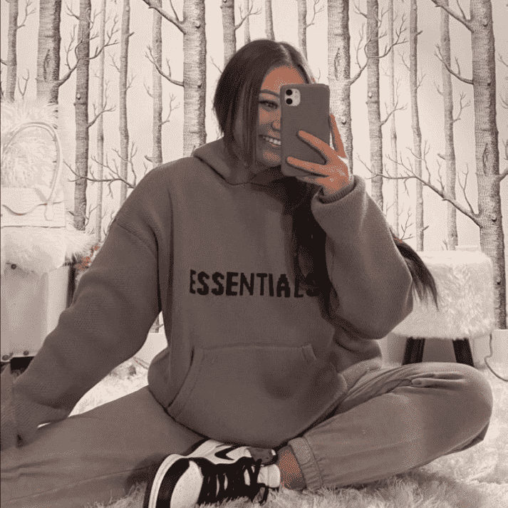 How to Choose the Right Essential Hoodie for Your Lifestyle